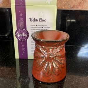New in box / Boho Chic plug-in scentsy warmer